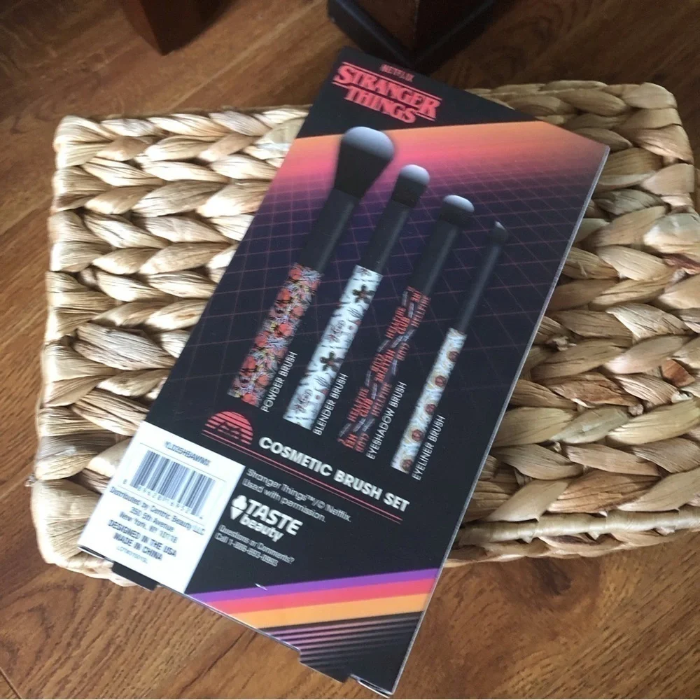 Stranger Things 4 piece Cosmetic brush set
